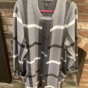 Knee length gray sweater-jacket